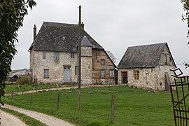 Manoir du XVe siècle, situé route de l'Église.