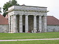 Portal der königlichen Saline in Arc-et-Senans (→ zum Artikel)