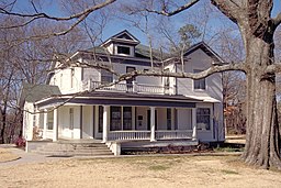 Huset i Piggott där Ernest Hemingway skrev en del av romanen Farväl till vapnen.