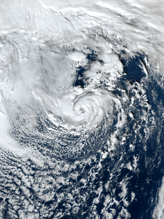 <span class="mw-page-title-main">Subtropical cyclone</span> Cyclonic storm with tropical and extratropical characteristics