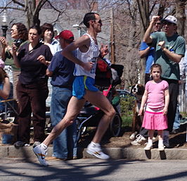 In actie tijdens de marathon van Boston 2005