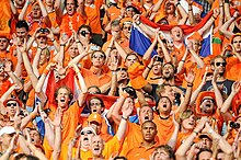 L'Orange Army soutient l'équipe de football néerlandaise.