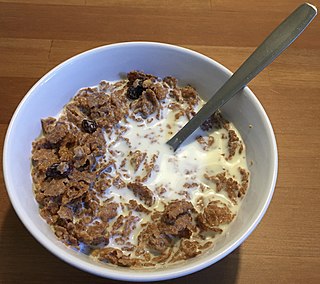 <span class="mw-page-title-main">Raisin bran</span> Breakfast cereal containing raisins and bran flakes