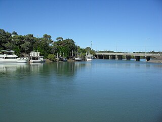 <span class="mw-page-title-main">Ross Creek (Central Queensland)</span> Place in Queensland, Australia