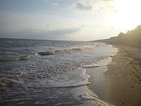 Het strand aan de zee