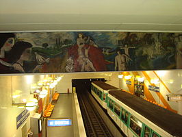 kunstwerk op de mezzanine van het station