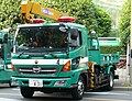 クレーン付き資材運搬車（ダンプ）