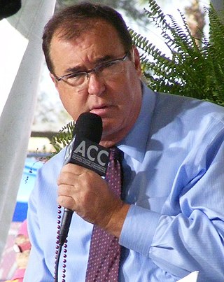 <span class="mw-page-title-main">Mike Hogewood</span> American sports announcer (1954–2018)