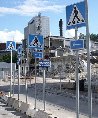 <span class="mw-page-title-main">Road signs in Sweden</span> Overview of road signs in Sweden