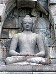 Statuo de la budho Amitabo en Borobuduro, Indonezio.