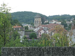 Vue sur le clocher de la collégiale d'Eymoutiers.