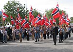 Fanborg från modernt 17 maj-tåg.