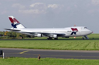 Le Boeing 747-200 de la compagnie ghanéenne MK Airlines, photographié ici à Bristol en Angleterre (Royaume-Uni), quatre jours avant son écrasement le 14 octobre 2004 au décollage à Halifax en Nouvelle-Écosse (Canada). (définition réelle 1 987 × 1 307*)