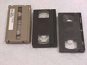 MII、VHS、および S-VHS カセットの表面の比較