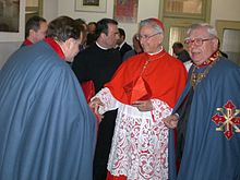 Knights of the Hispano-Neapolitan branch in the robes of the order greeting Cardinal Castrillon, 2009 Ordre constantinien.jpg