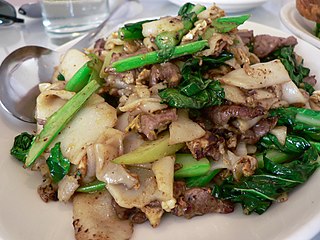 <span class="mw-page-title-main">Pad see ew</span> Stir-fried noodle dish from Thailand