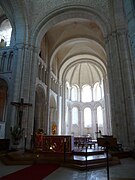 Coro con áside de la abadía de Boscherville (Mancha) (con bóveda de arista románica sobre arcos doblados)