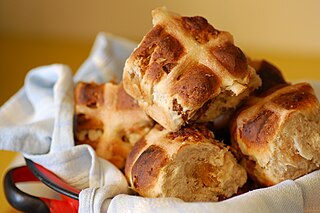 <span class="mw-page-title-main">Hot cross bun</span> Baked good for Easter season