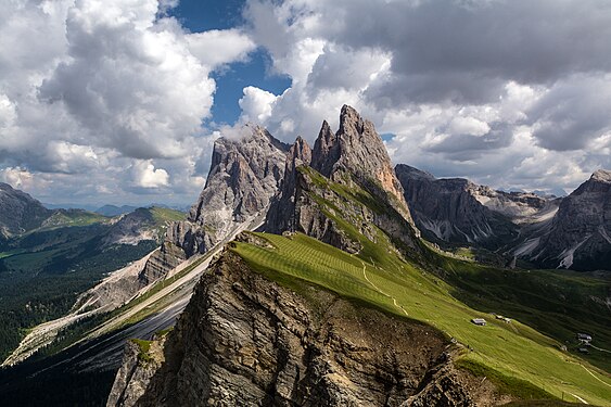 Seceda e nuvole Photograph: Luigi Rossini