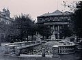 La fontaine du Vater Rhein devant l'opéra, vers 1900.