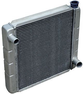 <span class="mw-page-title-main">Radiator</span> Type of heat exchanger; radiant body through water or other liquids