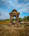 Kori menuju utama mandala candi.