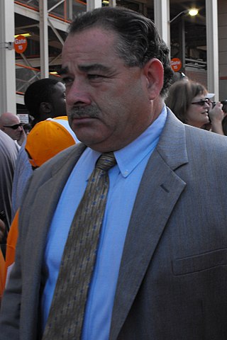 <span class="mw-page-title-main">John Chavis (American football)</span> American football player and coach (born 1956)