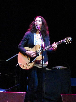 <span class="mw-page-title-main">Edie Brickell</span> American singer-songwriter (born 1966)