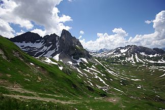 Blick auf Untere Wildgrubenspitze, Roggalspitze und Rhonspitze