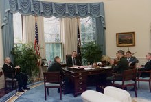 President Bush meeting with Dick Cheney, Colin Powell, Brent Scowcroft, John H. Sununu and Robert Gates at the C&O desk.