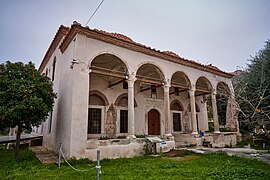 Vue du porche après restauration.