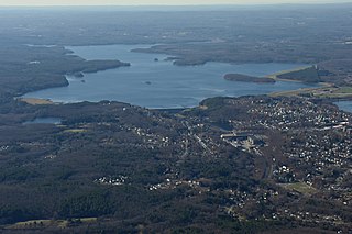 <span class="mw-page-title-main">Wachusett Reservoir</span> Second largest body of water in the state of Massachusetts