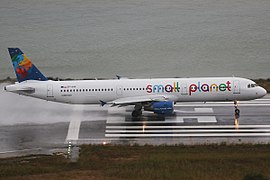 Airbus A321-211 w barwach Small Planet Airlines Poland w Porcie lotniczym Korfu