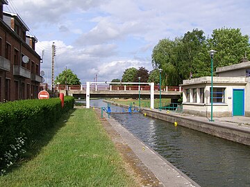 L'écluse de Landrecies sur la Sambre.