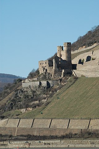 <span class="mw-page-title-main">Hillside castle</span>