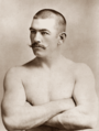 John L. Sullivan in 1882 (Foto: José Maria Mora) geboren op 15 oktober 1858