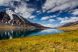 Lac de Karomber, frontière entre l'Inde ou le Pakistan et l'Afghanistan.