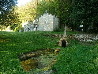 Fontaine miraculeuse de l'ermitage de Notre-Dame de Bellevau à Sers.