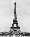 Vue générale de la tour Eiffel.