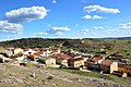 Suda rigardo al la domaro de Pajarón (Cuenca), el la monteto de la kastelo (2017).