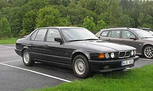 BMW 730i V8 E32 (15097938495).jpg