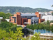 Deustuko Unibertsitatearen Donostiako campuseko sarrera gaur egun.