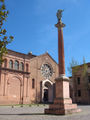 San Domenico-basilikaen med monumentet over St. Dominikus utenfor
