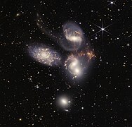 Stephan's Quintet chụp bởi Kính thiên văn Không gian James Webb, tháng 7 năm 2022