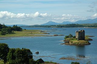 <span class="mw-page-title-main">Island castle</span> Water castle which is built upon an island