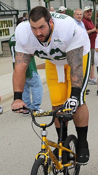 <span class="mw-page-title-main">Evan Smith (American football)</span> American football player (born 1986)