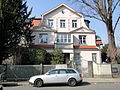 Villa mit Einfriedung