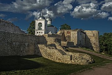 Никольский собор от входа в крепость