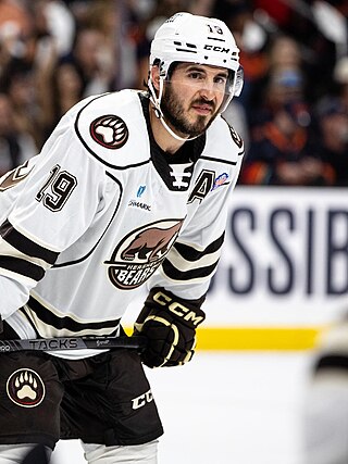 <span class="mw-page-title-main">Mike Vecchione</span> American ice hockey player