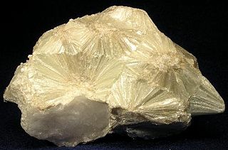 <span class="mw-page-title-main">Pyrophyllite</span> Aluminium silicate hydroxide phyllosilicate mineral